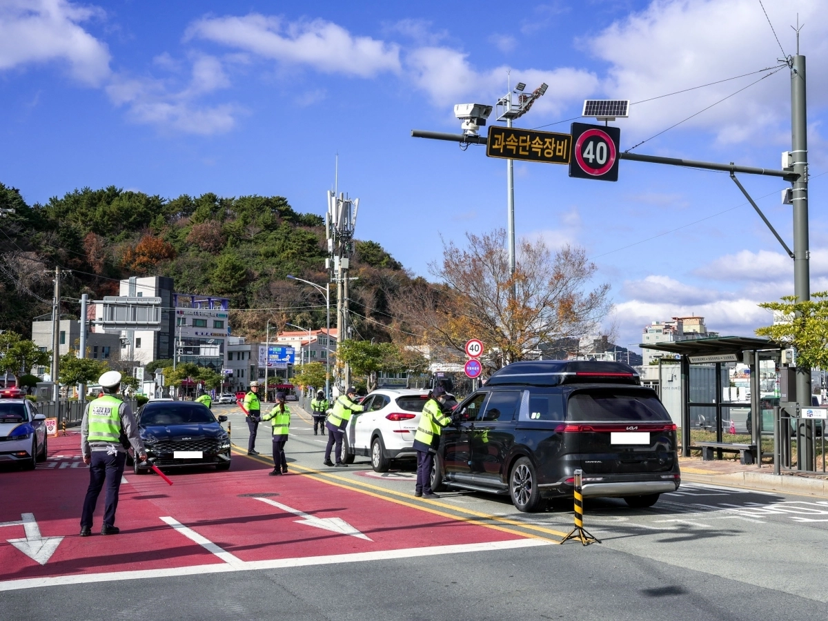 경남경찰청 교통사망사고 예방 활동 모습. 2025.12.17. 경남경찰청 제공