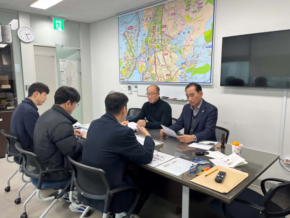 김창식 의원이 15일 별내선 감차 논란과 관련해 긴급 간담회를 열고 있다.(사진=경기도의회)