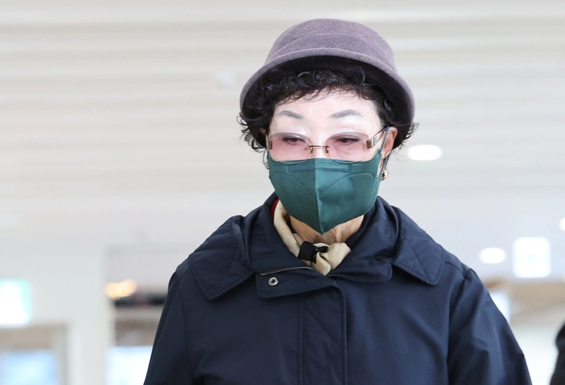 특검 출석하는 최은순