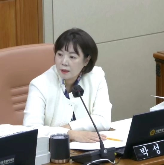질의하는 박성연 의원