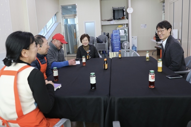 대전 신도시장 상인회와 간담회 중인 이명호 국가데이터처 차장