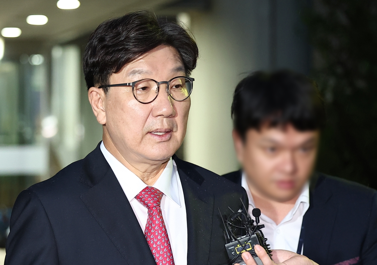 권성동 국민의힘 의원이 지난 9월 16일 서울중앙지법에서 열린 구속 전 피의자 심문(영장실질심사)을 마친 뒤 심경을 밝히며 서울구치소로 향하고 있다. 연합뉴스