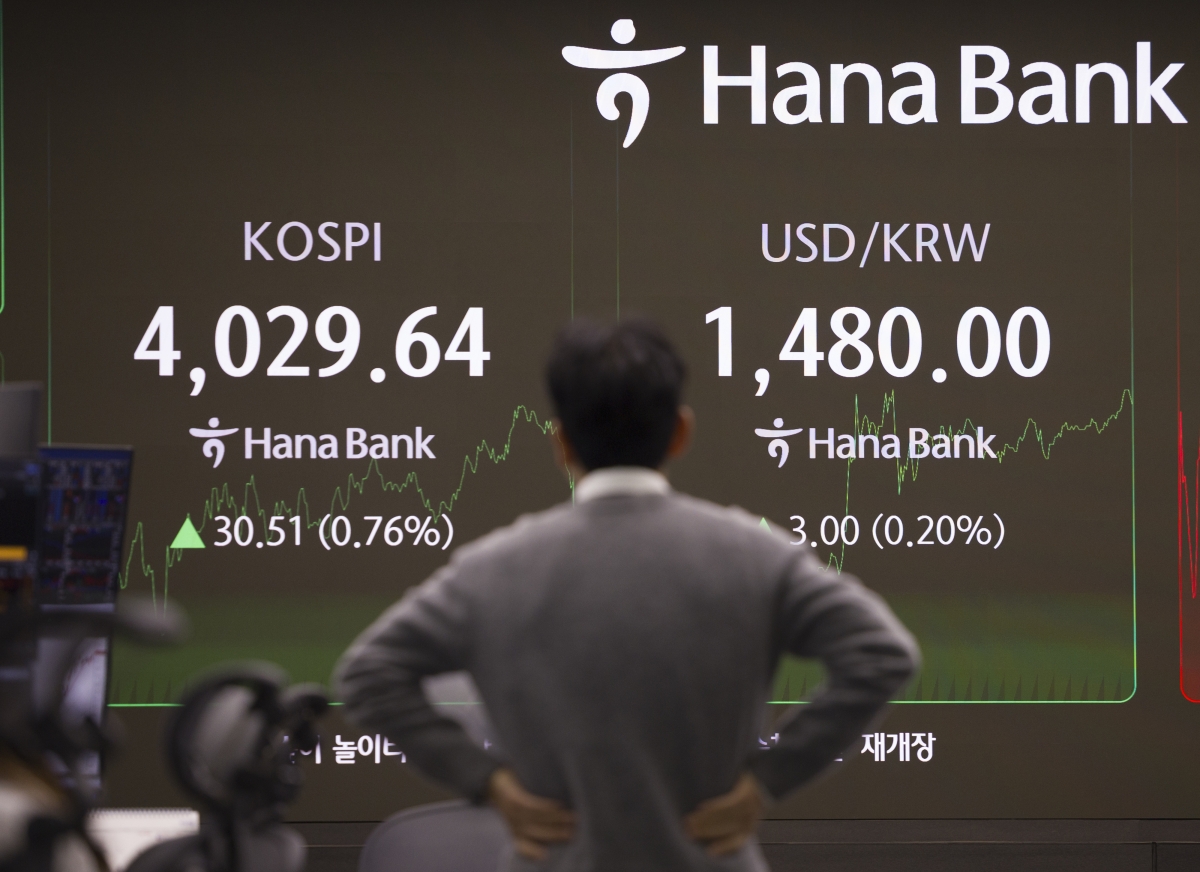 17일 서울 중구 하나은행 본점 딜링룸 모니터에 원달러 환율이 표시되고 있다. 이날 환율은 약 8개월 만의 최고치인 장중 1482.3원까지 올랐다가 전날보다 2.5원 오른 1479.8원에 주간 거래를 마쳤다. 뉴시스
