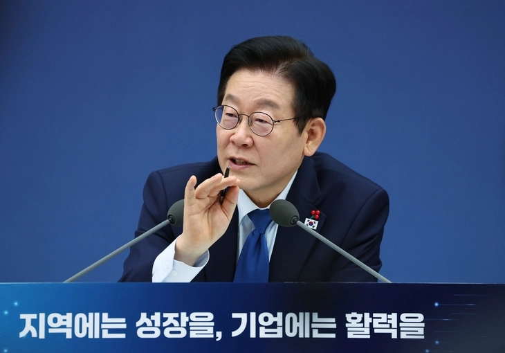 이재명 대통령이 17일 세종시 정부세종컨벤션센터에서 열린 산업통상부·지식재산처·중소벤처기업부 업무보고에서 발언하고 있다. 2025.12.17.  대통령실통신사진기자단