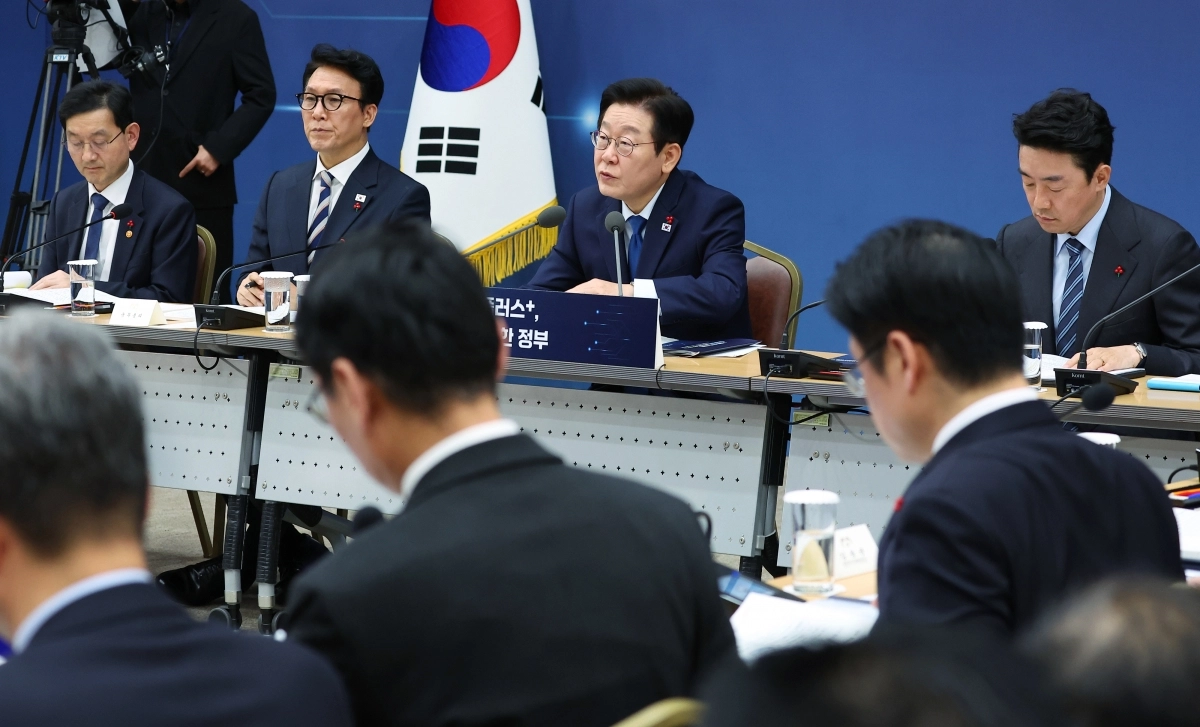 이재명 대통령이 17일 세종시 정부세종컨벤션센터에서 열린 행정안전부(경찰청, 소방청)·인사혁신처 업무보고에서 발언하고 있다.  2025.12.17.  대통령실통신사진기자단