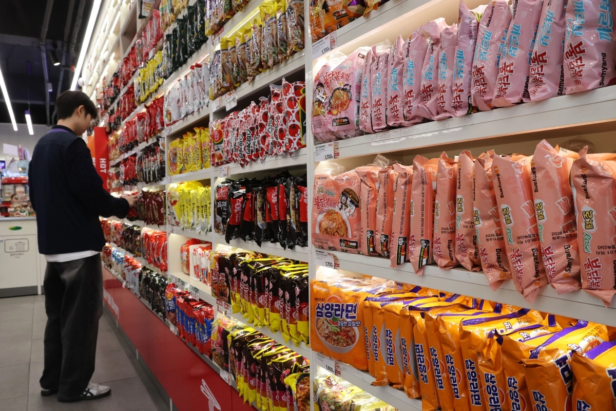 라면 수출 불티… 올해 11월까지 2조원 ‘후루룩’