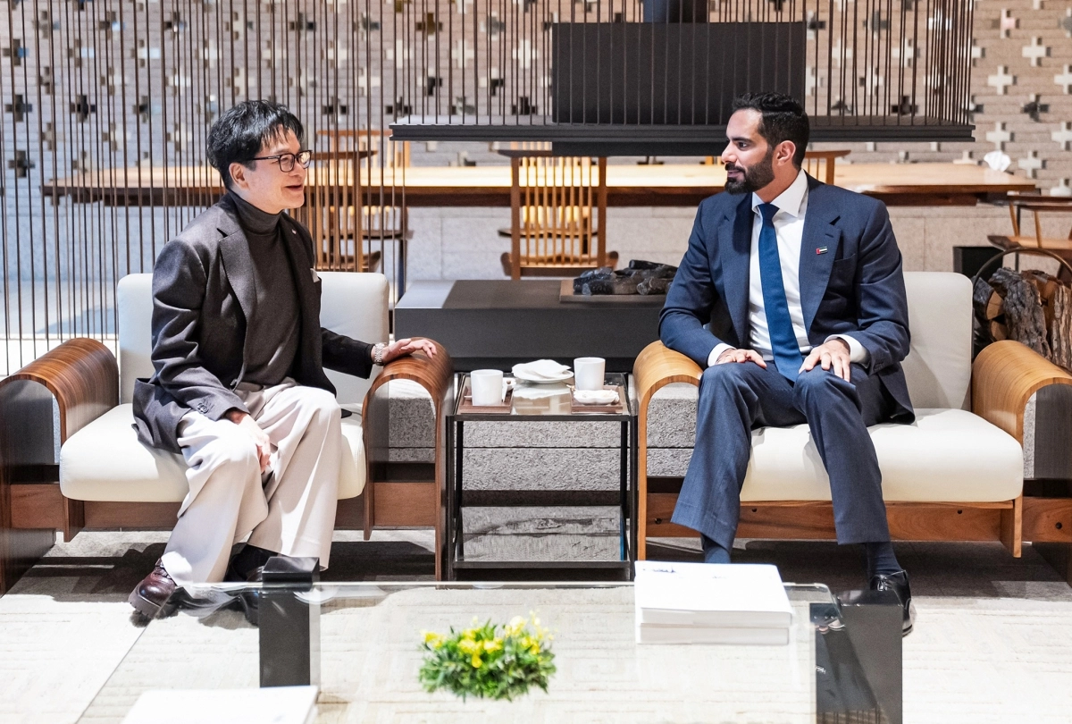 이재현(왼쪽) CJ그룹 회장이 16일 서울 중구 CJ인재원에서 살렘 빈 칼리드 알 카시미 아랍에미리트(UAE) 문화부 장관을 접견하고 있다. CJ그룹 제공