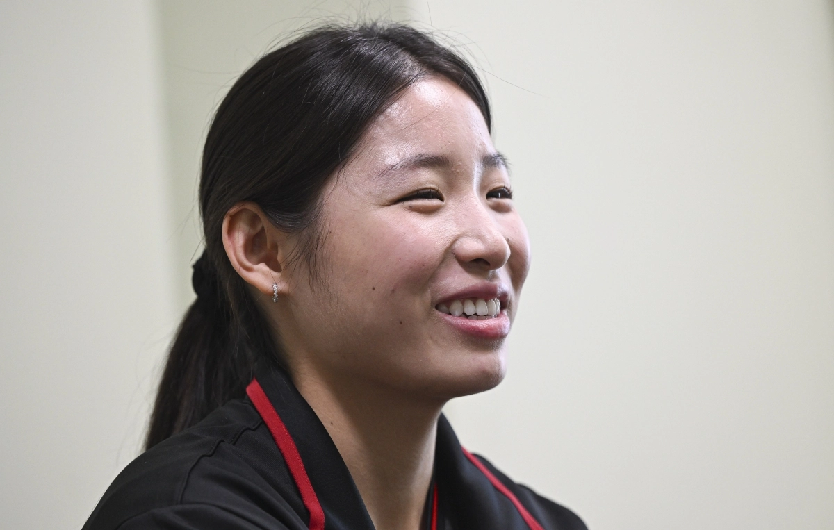 여자배구 정관장의 인쿠시 선수가 17일 대전 정관장 스포츠센터에서 인터뷰하며 밝게 웃고 있다. 이지훈 기자