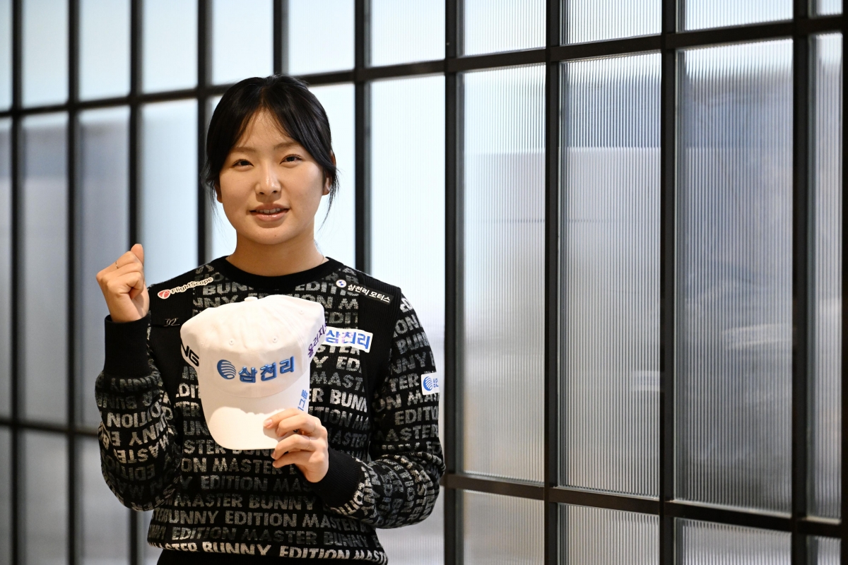 올 시즌 한국여자프로골프(KLPGA) 투어에서 대상과 최저타수상을 받은 유현조가 18일 서울신문과의 인터뷰에서 포즈를 취하고 있다. 올 시즌 29차례 대회에 출전해 19번 톱10에 진입한 유현조는 목표로 세웠던 기대치보다 훨씬 잘했지만 우승 횟수가 아쉽다고 말했다.  도준석 전문기자