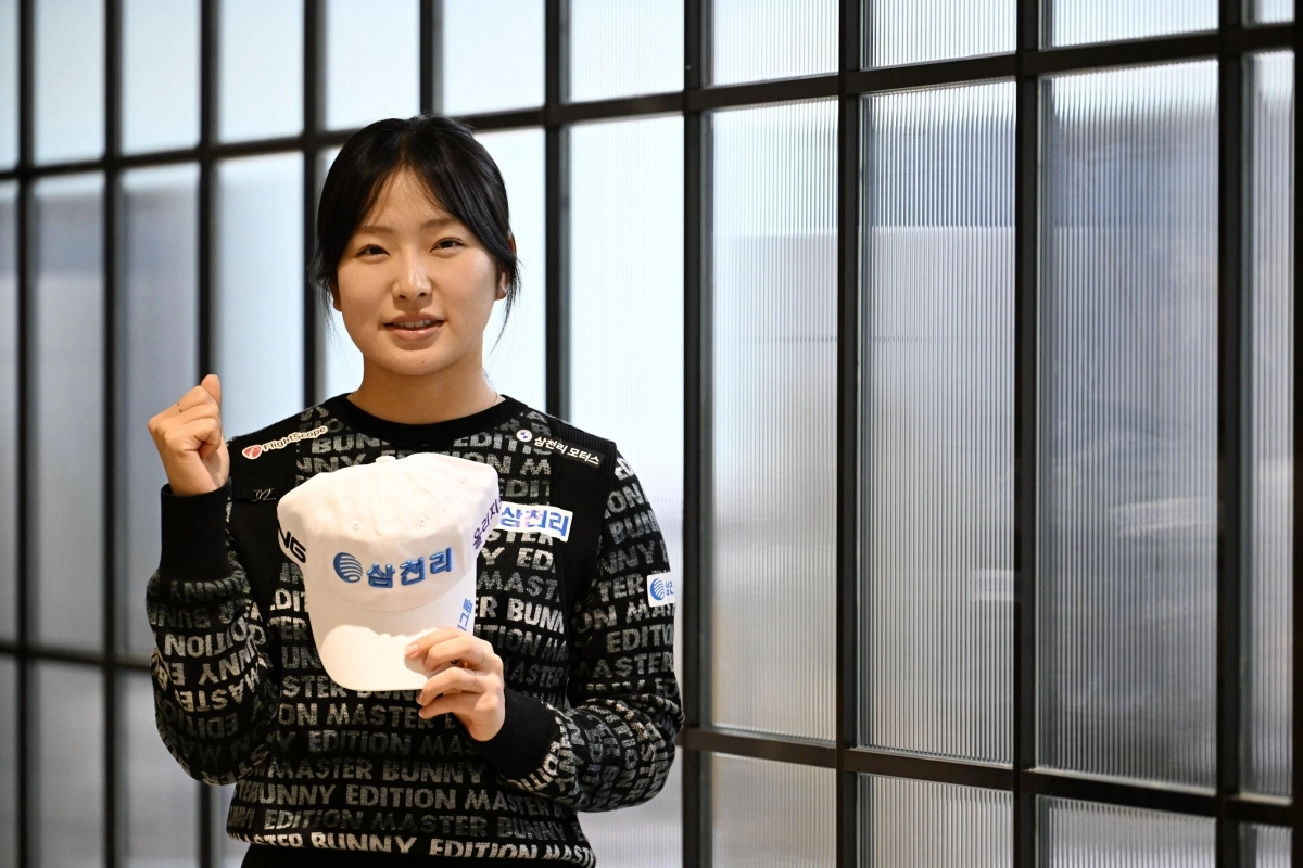 올 시즌 한국여자프로골프(KLPGA) 투어에서 대상과 최저타수상을 받은 유현조가 18일 서울신문과의 인터뷰에서 포즈를 취하고 있다. 올 시즌 29차례 대회에 출전해 19번 톱10에 진입한 유현조는 목표로 세웠던 기대치보다 훨씬 잘했지만 우승 횟수가 아쉽다고 말했다.  도준석 전문기자