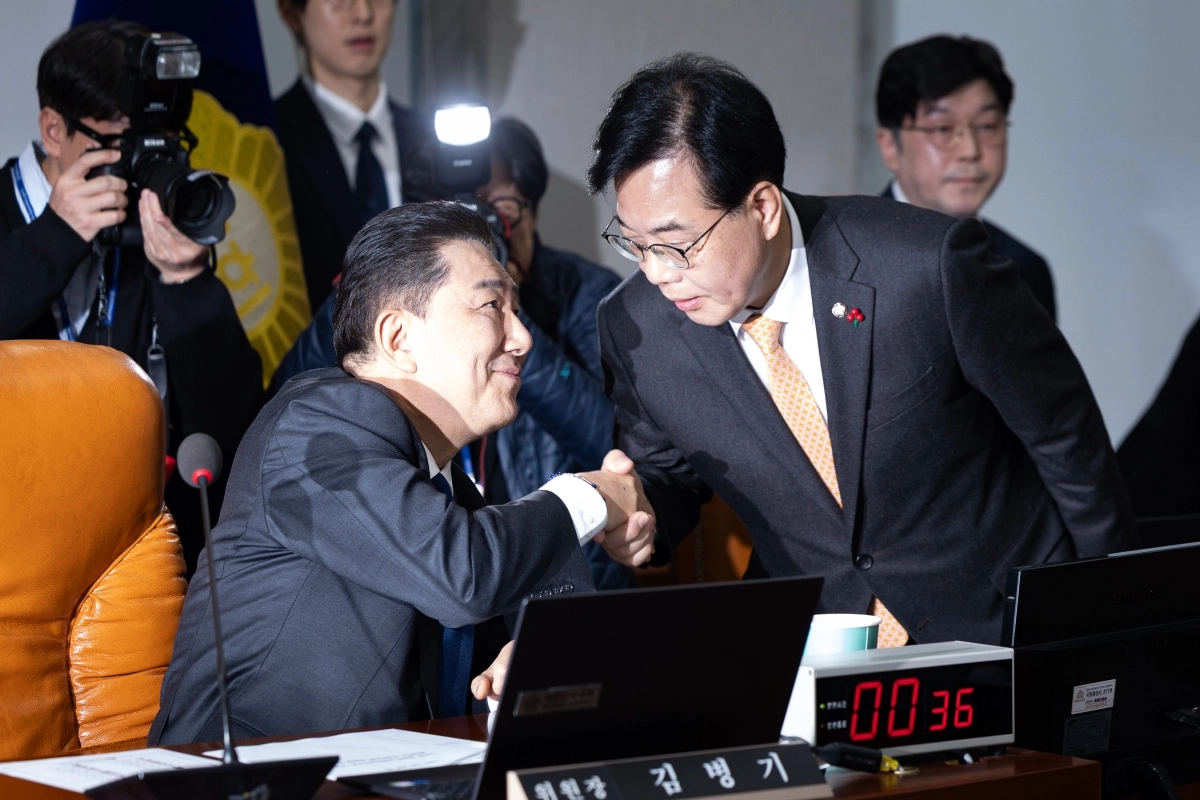 여야 원내대표 악수