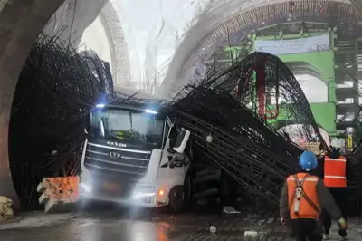 엿가락처럼 휜 철근망 공사장 덮쳐… 또 아까운 목숨 앗아가다