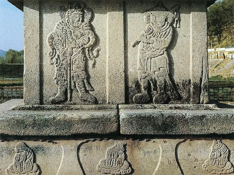 예천 개심사지 오층석탑은 1011년에 건립된 고려시대 석탑이다. 개심사지 석탑에는 190자의 글이 새겨져 있어 구체적인 건립 시기와 과정, 당시 사회상 등을 알 수 있다. 기단과 탑 몸체에 새겨진 다양한 조각도 예술적 가치가 크다. 사진은 예천 개심사지 오층석탑의 기단부. 국가유산청 제공