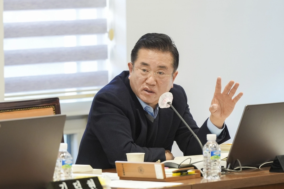 이용준 서대문구의원이 신촌의 핵심 문화시설인 ‘신촌문화발전소’의 활성화 방안 마련을 촉구하고 있다. 사진: 서대문의회 제공.