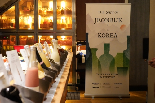 전북도는 지난 12일부터 8일간 홍콩에서 도내 11개 업체가 생산한 17종의 전통주를 알리는 시음 행사를 진행했다. 전북도 제공