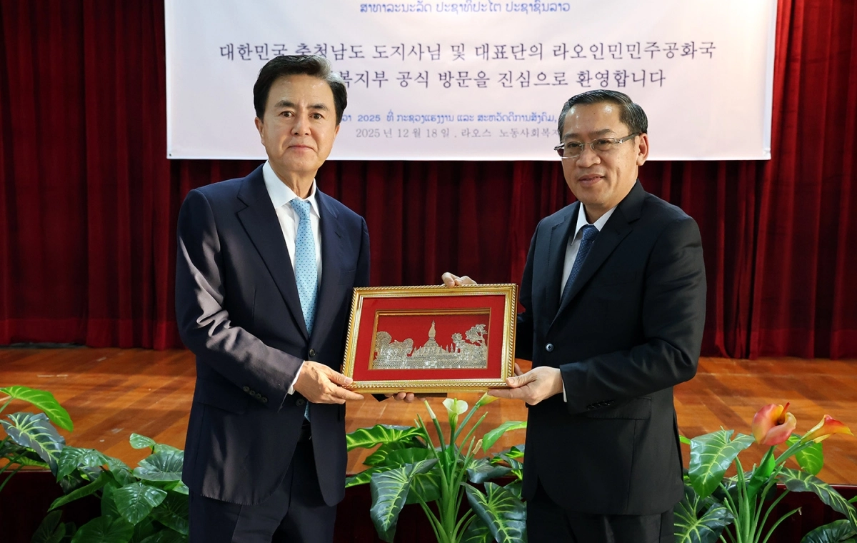 김태흠 충남지사가 라오스 포사이 사아손 노동사회복지부장관을 접견하고 있다. 도 제공