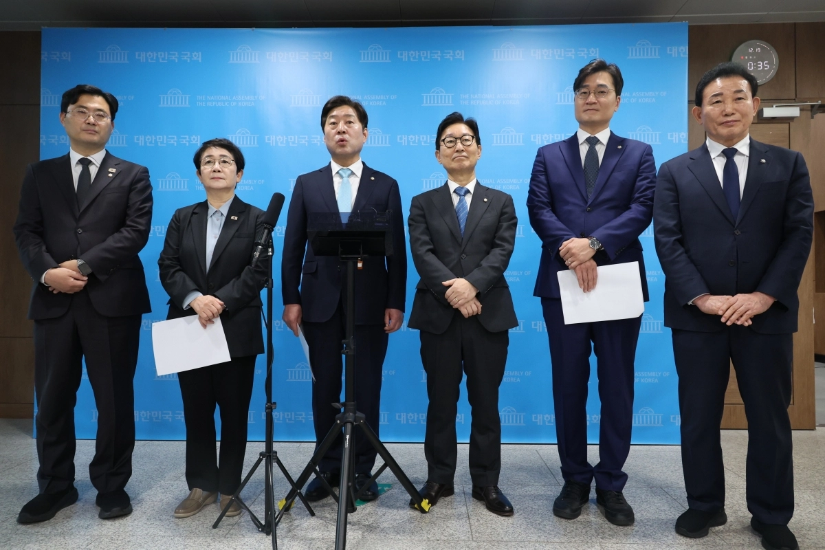 답변하는 황명선 대전 충남 특별시 추진단 상임위원장