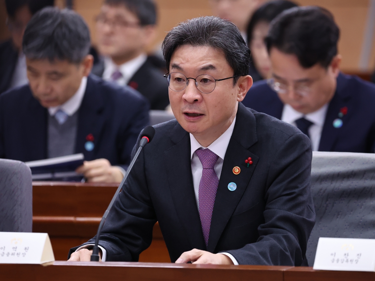 이억원 금융위원장이 19일 정부서울청사 별관에서 이재명 대통령에게 업무보고를 하고 있다. 연합뉴스