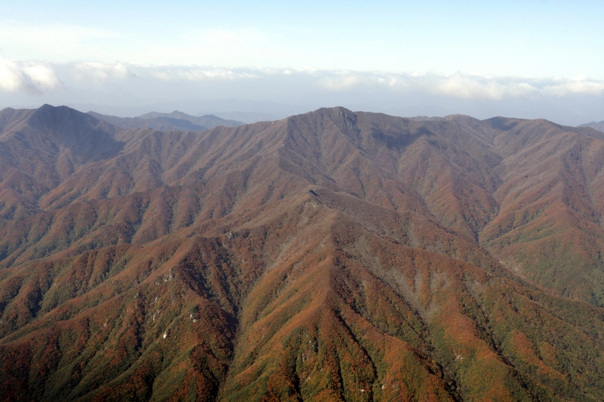 영호남 둘레길 중 하나인 덕유산 전경. 2025.12.19. 거창군 제공