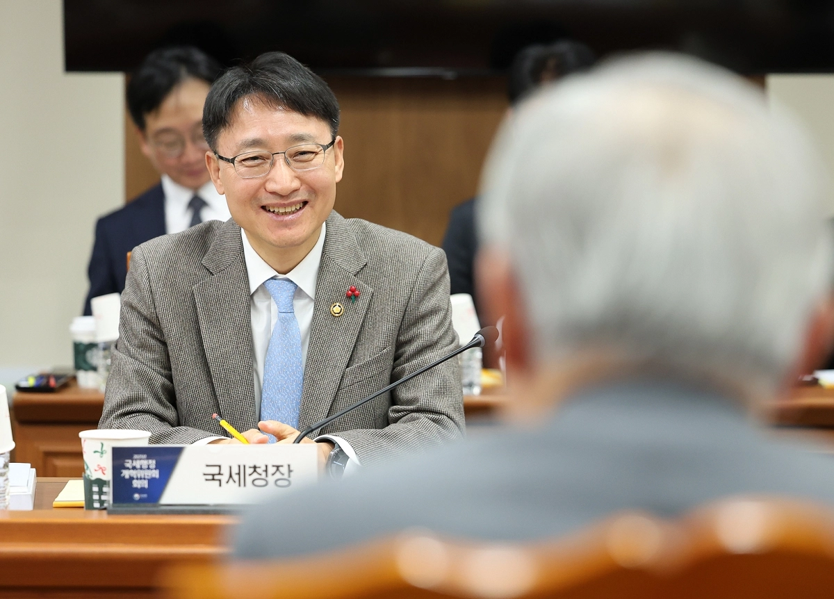 임광현 국세청장이 국세행정개혁위원회 회의에 참석하고 있다. 국세청 제공