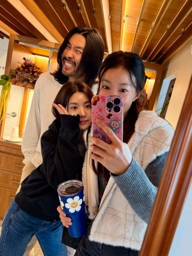 노홍철(왼쪽부터)·권은비·이시영. 이시영 SNS 뉴스1