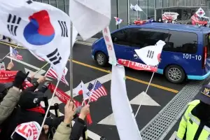 尹, 김건희특검 첫 조사 8시간 반 만에 종료… 6개 혐의 모두 부인