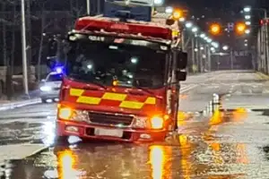 [포토] ‘바퀴 빠진’ 출동 소방차 …대전 관평동서 땅 꺼짐 발생