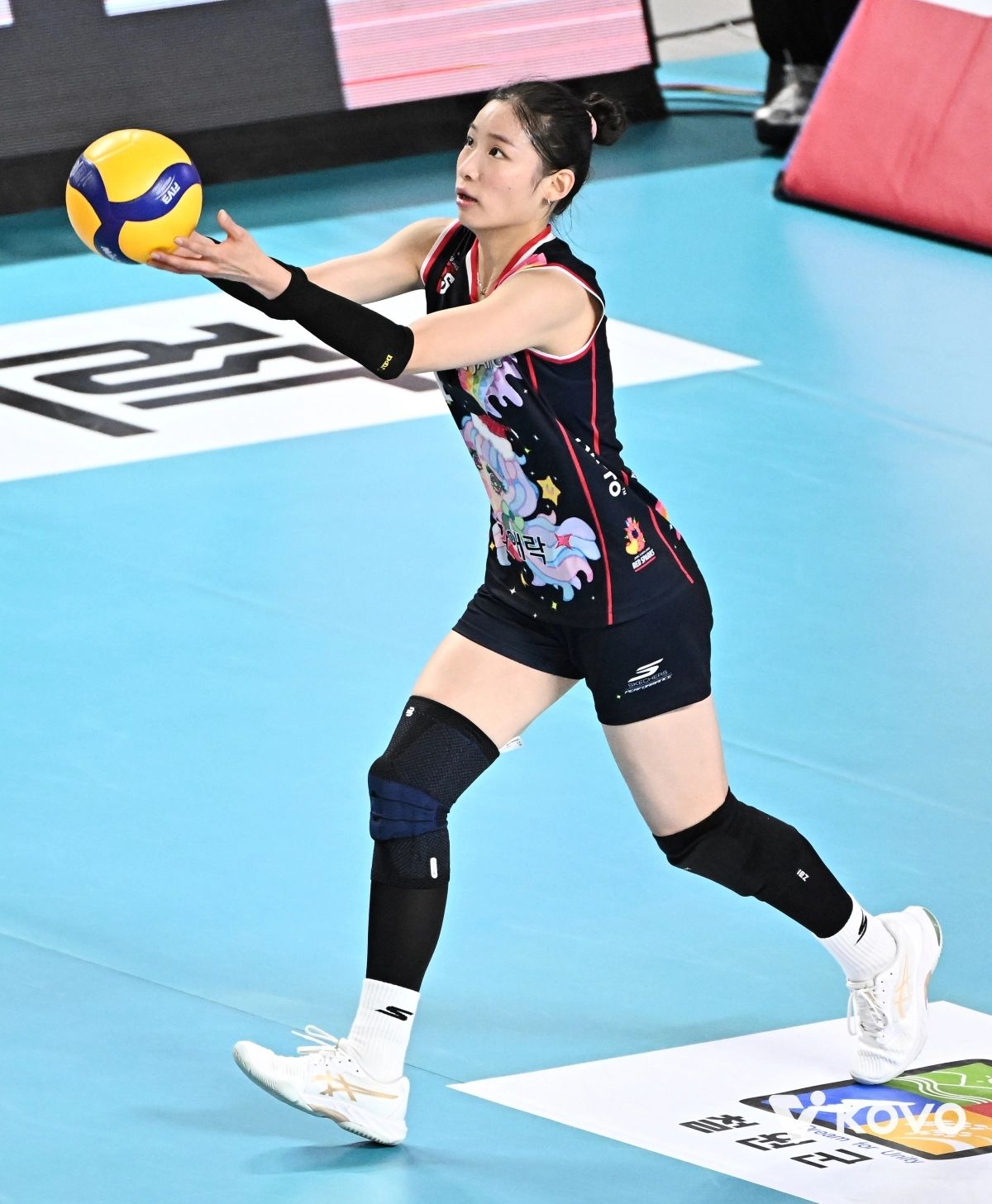 인쿠시가 19일 대전 충무체육관에서 열린 2025~26 V리그 여자부 정관장과 GS칼텍스의 경시에서 서브를 시도하고 있다. 2025.12.19 KOVO 제공