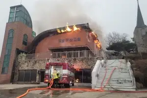 강화도 최초 개신교 교회 2층 짜리 예배당 화재로 전소