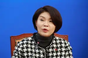 추미애 법사위가 뒤집은 ‘허위조작정보근절법’… 여당, 하루 만에 “수정할 것”