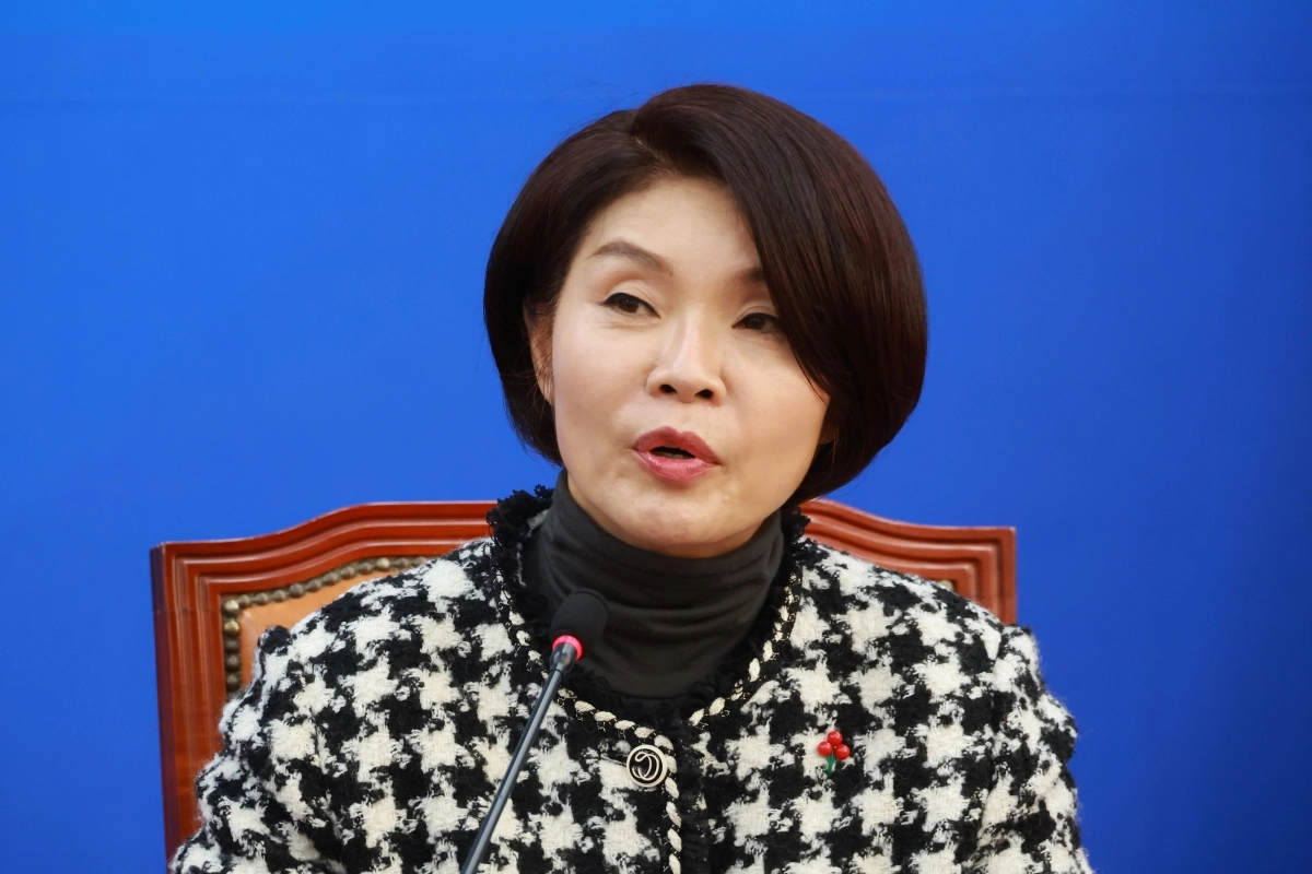 더불어민주당 한정애 정책위의장이 18일 국회에서 열린 정책조정회의에 참석해 발언하고 있다. 2025.12.18 연합뉴스