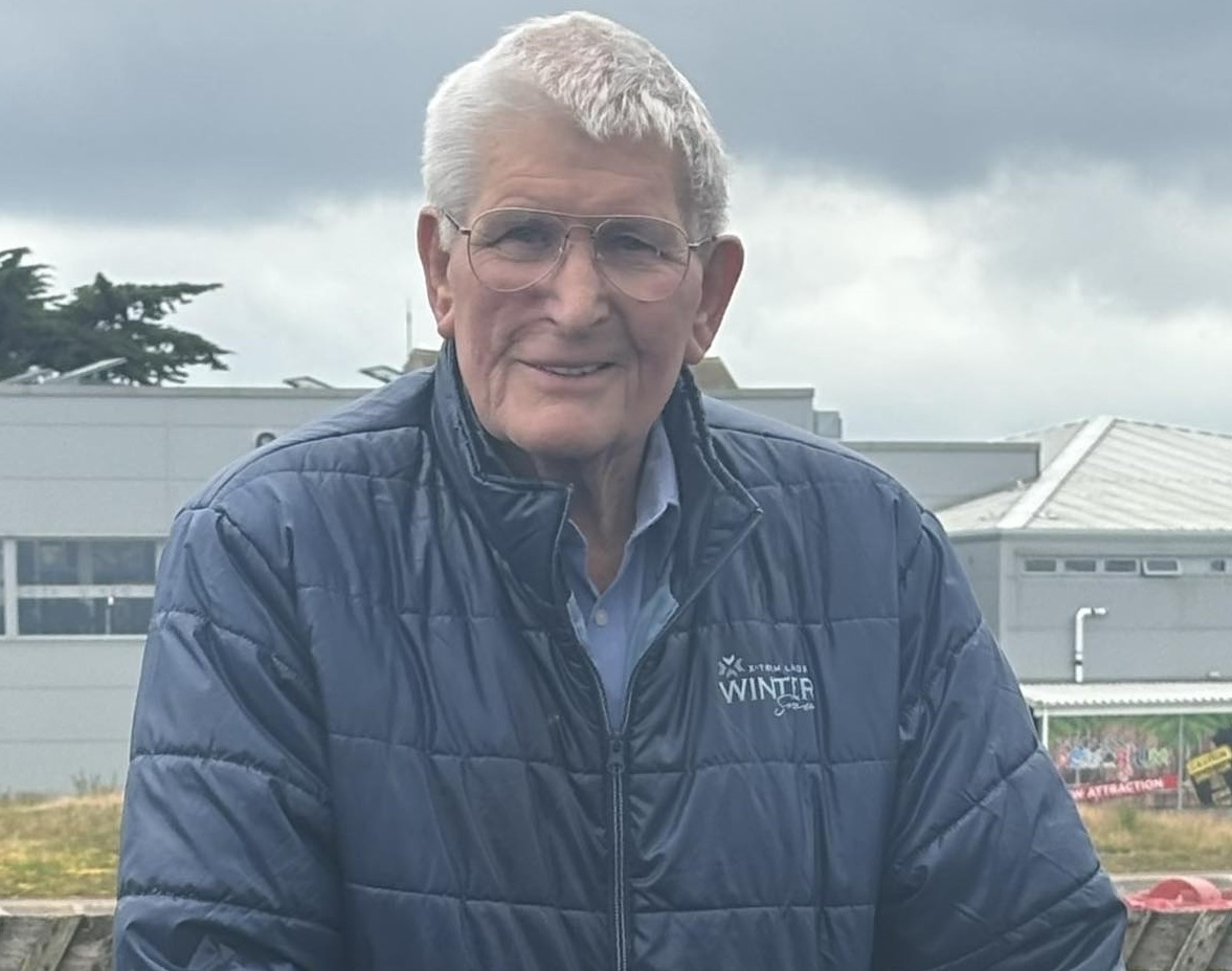 쓰레기 투기로 250파운드(약 50만원) 과태료를 받은 로이 마시(86). 입에 날아온 갈대를 뱉었다는 이유였다. 소셜미디어(SNS) 캡처