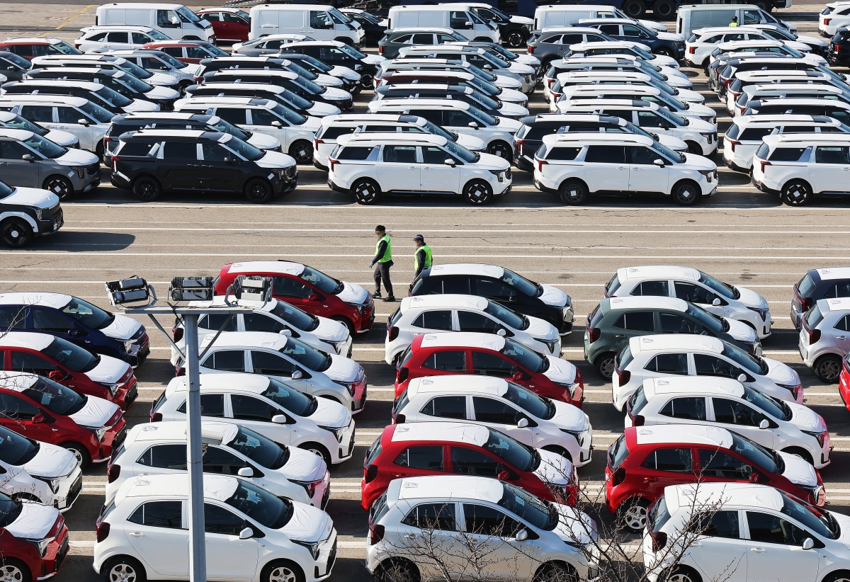 미국의 관세 영향 우려에도 한국의 11월 수출이 작년보다 8.4% 증가하며 역대 11월 중 최대 기록을 경신했다. 사진은 지난 1일 경기 평택항에 수출용 자동차가 세워져 있는 모습. 2025.12.1 연합뉴스