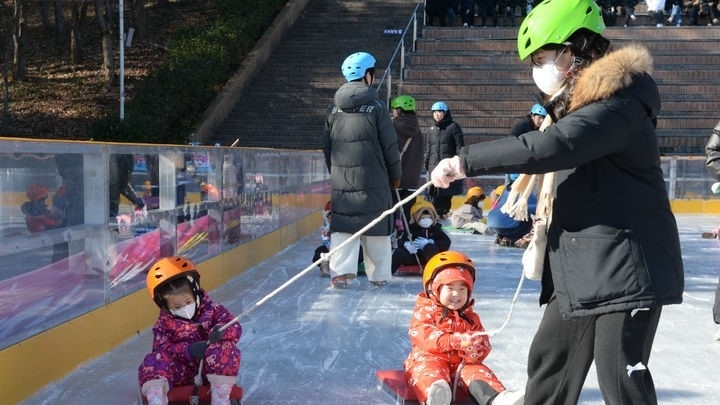 22일 문을 연 울산 문수 꿀잼빙상장. 뉴시스
