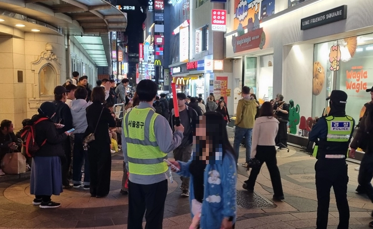 서울 중구 명동 인파관리