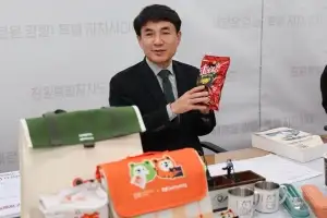 불닭소스 입히는 강원의 맛…김진태 “K푸드 열풍 잇는다”