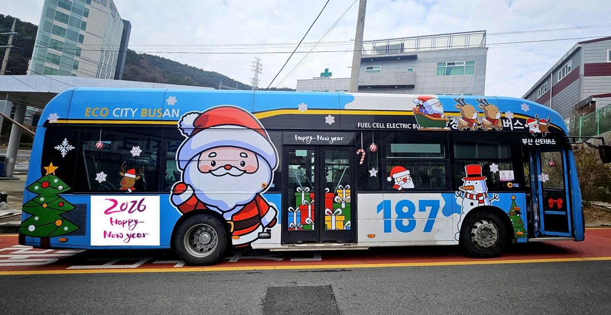 부산 산타버스 외부. 부산시 제공