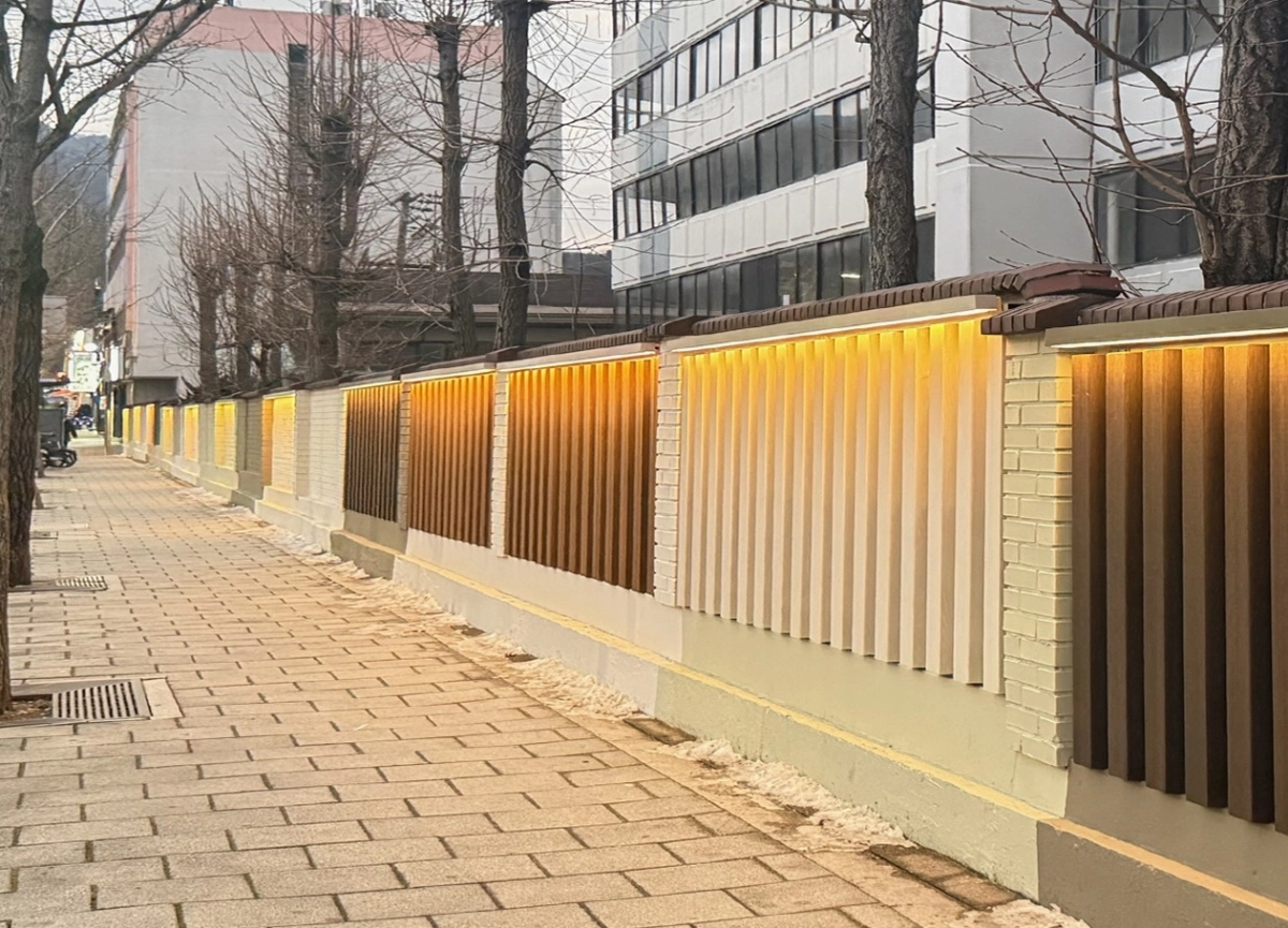 서울 도봉구 도봉동 도봉산 진입로 벽화 개선 후 모습. 도봉구 제공