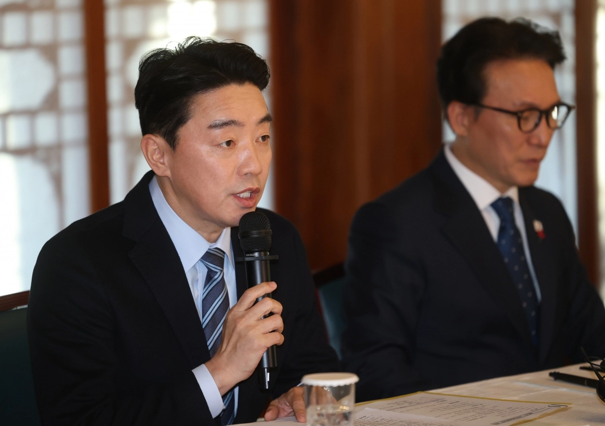 강훈식 대통령 비서실장이 21일 종로구 삼청동 총리공관에서 열린 고위당정협의회에서 발언을 하고 있다. 2025.12.21 연합뉴스