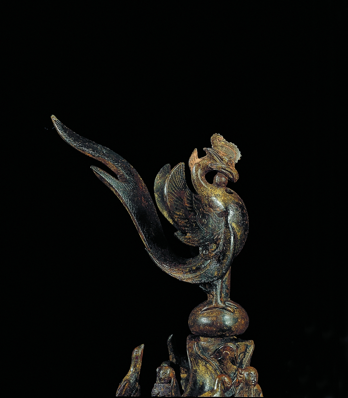 대향로 꼭대기에 날개를 활짝 편 봉황의 모습은 백제 왕권의 번영을 상징한다. 국가유산포털 제공