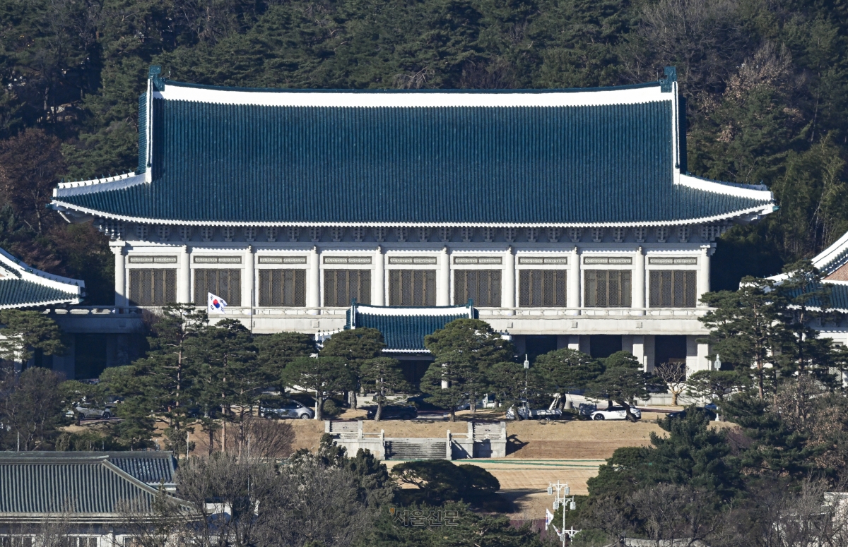 10일 서울시내 한 건물에서 바라본 종로구 청와대 일대. 2025.12.10 이지훈 기자