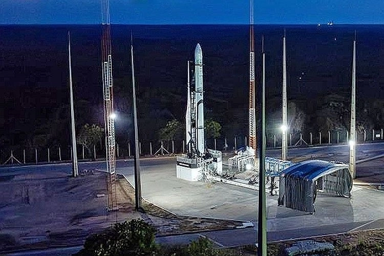 지난 20일 브라질 알칸타라 우주센터에 기립했던 이노스페이스 ‘한빛-나노’. 2025.12.21 이노스페이스 제공