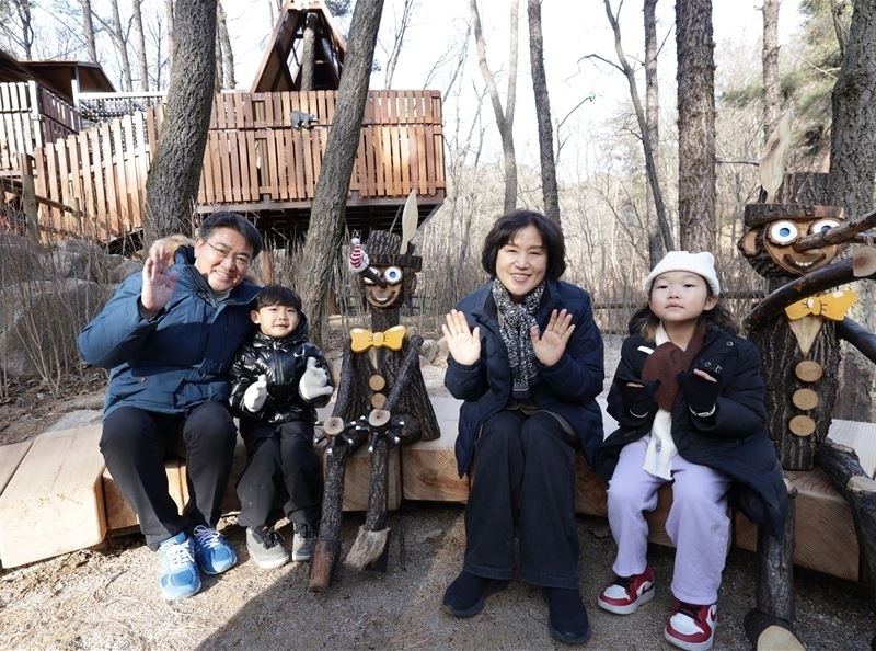 유아숲체험원 개장식에서 아이들과 함께한 봉양순 서울시의원