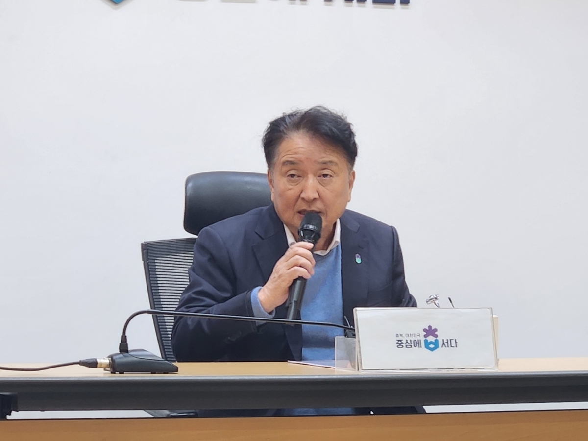 김영환 충북지사가 23일 대전충남 행정구역 통합 추진에 대한 입장을 밝히고 있다. 남인우 기자