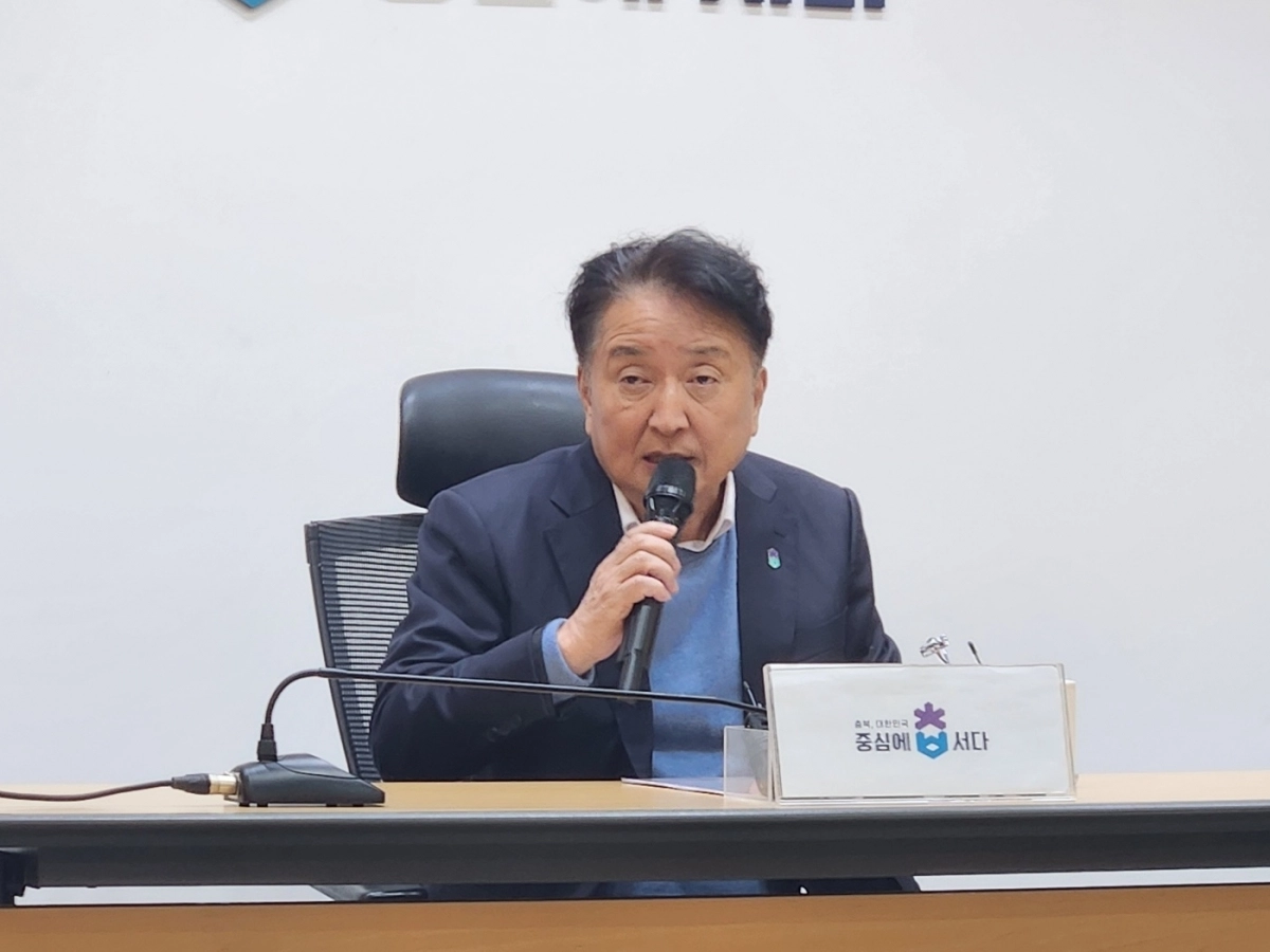 김영환 충북지사가 23일 대전충남 행정구역 통합 추진에 대한 입장을 밝히고 있다. 남인우 기자