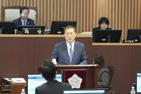 윤유현 서대문구의원이 의회에서 구정질문을 하고 있다. 사진:윤유현 의원 제공.
