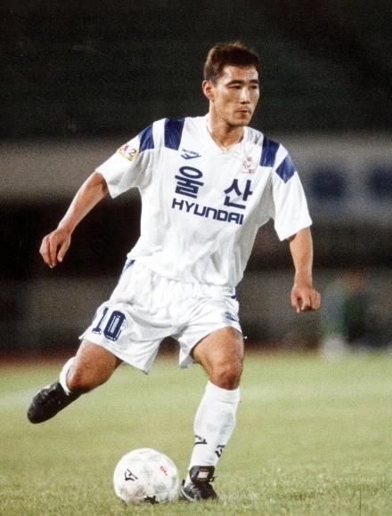 울산 현대 호랑이 축구단 시절의 김현석 감독 모습. 서울신문 DB