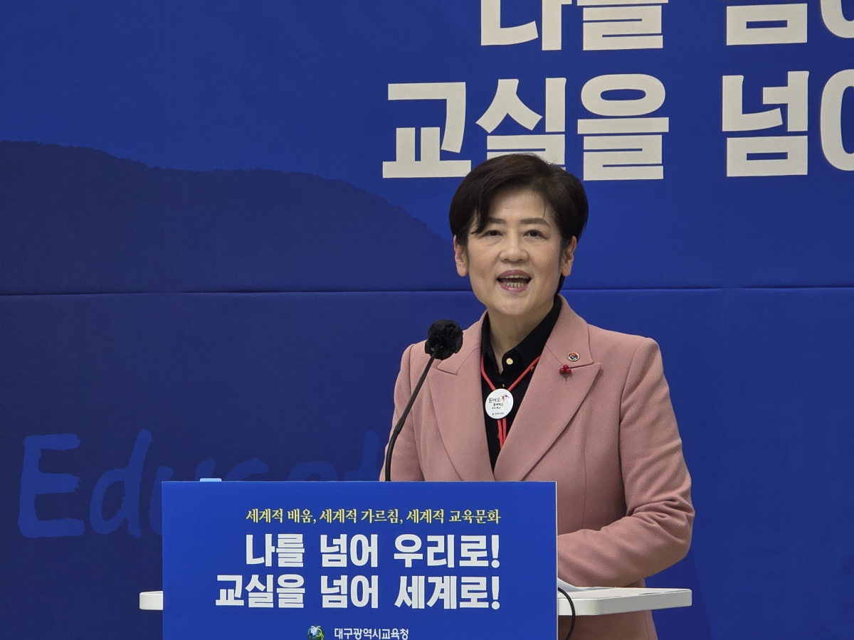 23일 오전 강은희 대구시교육감이 대구시교육청 여민실에서 송·신년 기자간담회를 열고 내년 교육정책 방향에 대해 설명하고 있다. 2025. 12. 23. 대구 민경석 기자