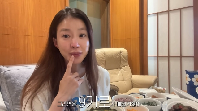 배우 이시영이 둘째를 출산한 뒤 산후조리원에 머무는 근황을 공개했다.