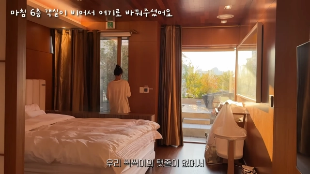 배우 이시영이 둘째를 출산한 뒤 산후조리원에 머무는 근황을 공개했다.